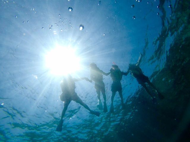 海も綺麗で休みの日はダイビングも可能♪