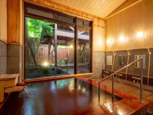 疲れた身体を温泉で癒せます！