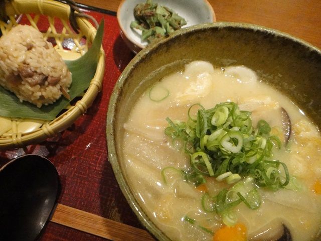 大分名物のだんご汁。野菜たっぷりで温まる～。他にもとってもおいしい郷土料理がまってますよ～