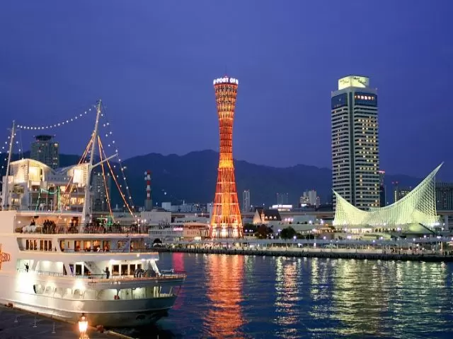 神戸までは電車で3時間程度で行けるので、日帰り旅行も可能です！！