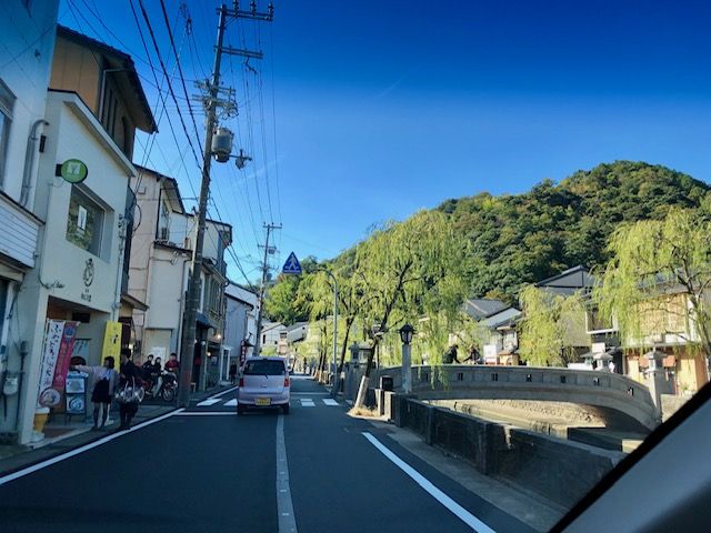国内外か観光客がたくさん訪れる人気エリア城崎温泉でのお仕事です。
