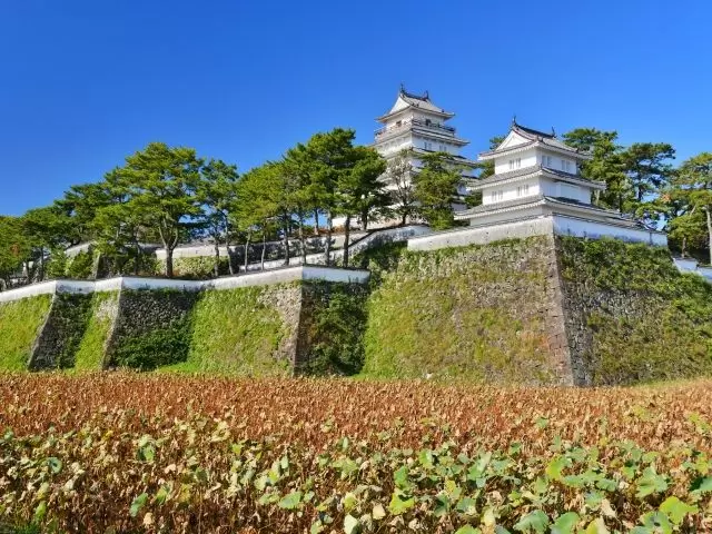 島原城。「水の都」島原の散策もたのしい。具雑煮やそうめん、かんざらしなどグルメも多数。