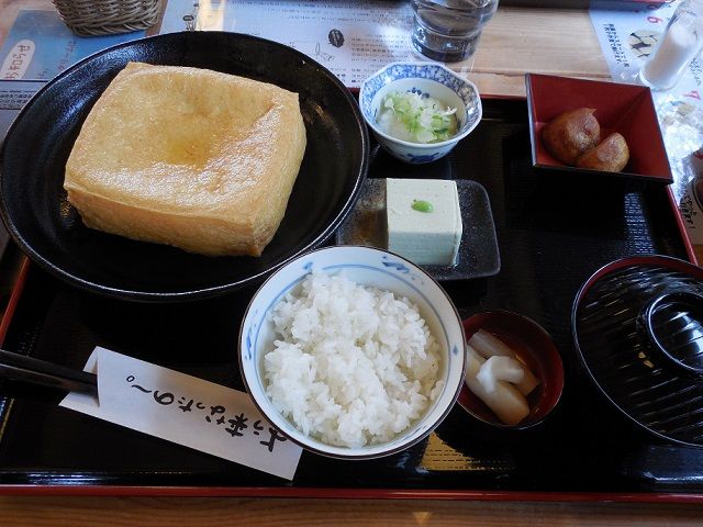 ご当地グルメも欠かせません！
