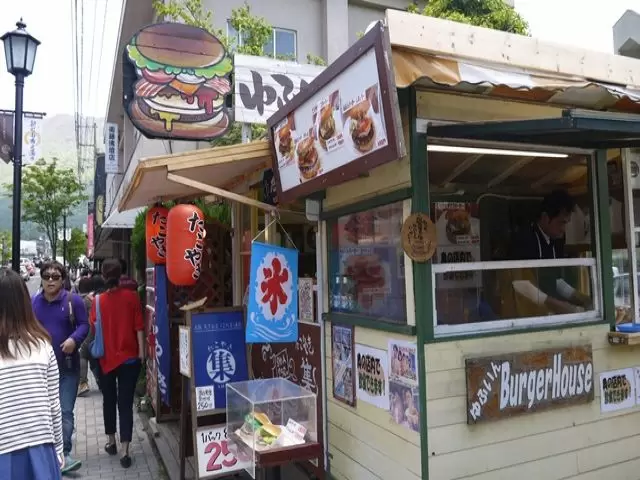 由布院は食べ歩きが出来ます☆スイーツもたくさんありますよ！