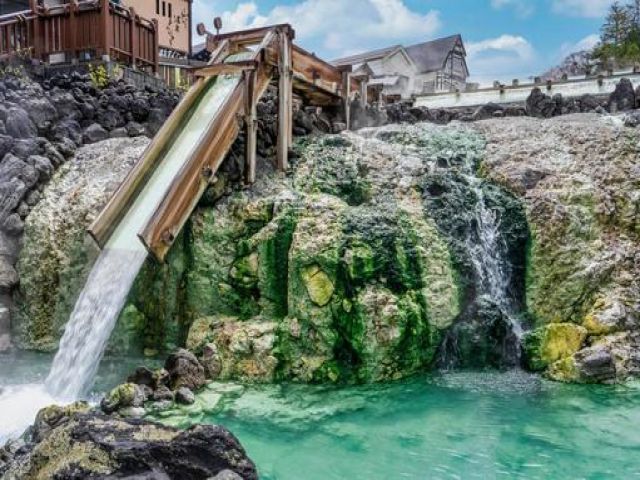 群馬といえば草津温泉！湯畑まで徒歩9分の好立地です。