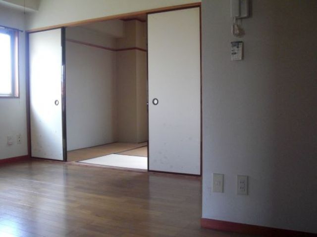 嬉しい個室寮！トイレお風呂も室内にございます。