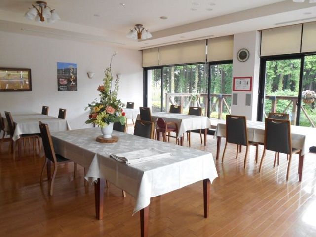 こちらのレストランで接客をして頂きます！
雰囲気良い場所ですよ～！