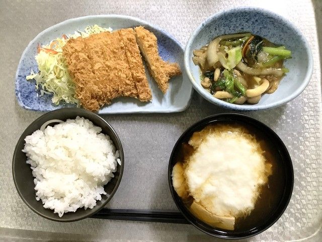 「美味しい！」と評判の賄いがいただけます♪もちろん3食休日付き♪
