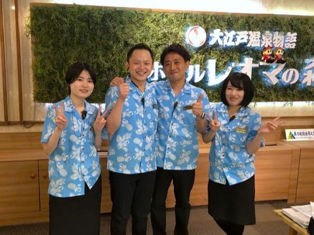 フロント周りでのお仕事で、来られたお客様の対応やクローク・売店等での対応になります！