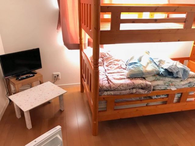 女子寮は新築！こちらは2階の相部屋♪1部屋に1つトイレがあるのでとても便利！