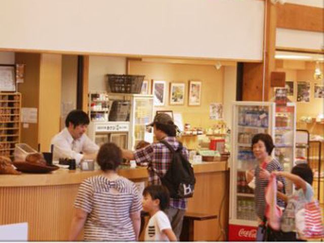 スキー場に併設しているホテル内のフロントのお仕事です♪接客好きな方には特にオススメ☆