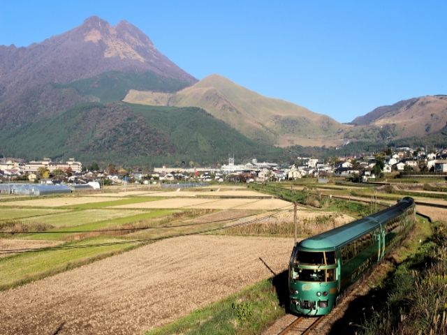 景色も良く空気も美味しい湯布院☆博多から人気の観光列車も走っています。
