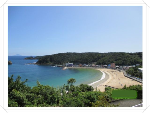 弓のような形のビーチですよね！
