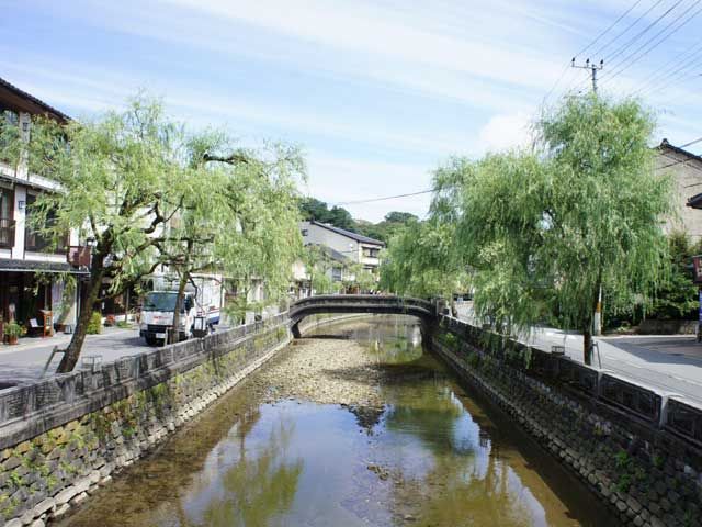 昔ながらの街並みと風情ある温泉地です！！