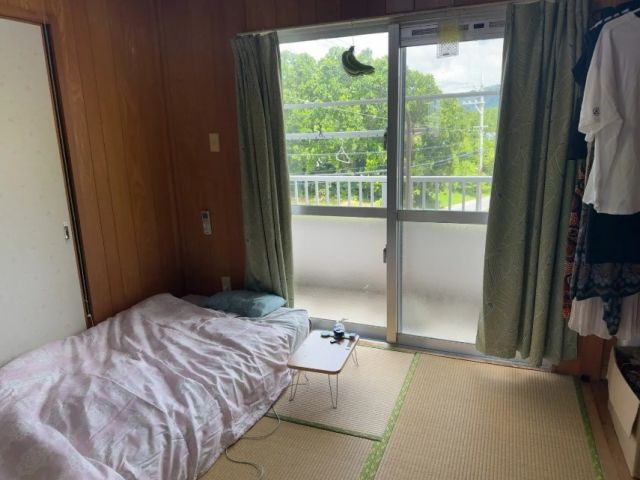 寮はこのような感じ！周辺には商店や飲食店、カフェがありますよ♪