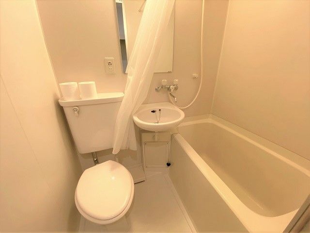 『寮内』ユニットバスタイプで風呂・トイレが完備!!共同より室内で使えるほうが安心ですよね♪