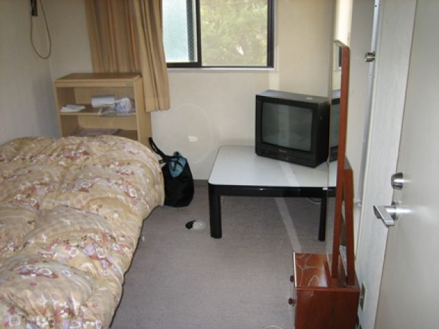 お部屋にはお風呂・トイレ付きです！館内のため通勤なし！