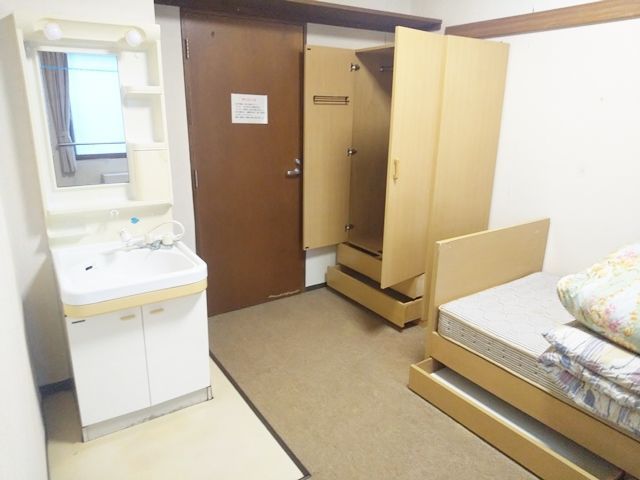 寮もしっかりプライベート確保！個室に洗面台があるのはありがたいですね（＾ｖ＾）