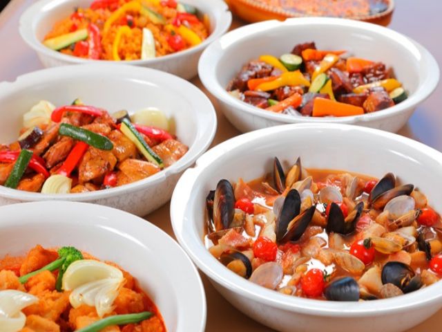 旬の食材をふんだんに使った料理が並びます。