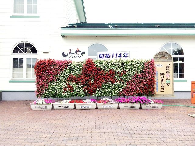 最寄駅から職場まで無料送迎バスが出ています！駅周辺にはスーパー・コンビニ有ります(^^)/