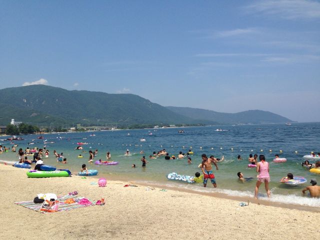 近隣には湖水浴が出来るビーチがたくさんあります。