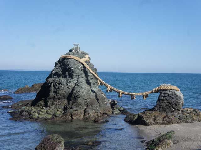 鳥羽の観光名所「夫婦岩」。ぜひ1度足を運んでみて下さい♪