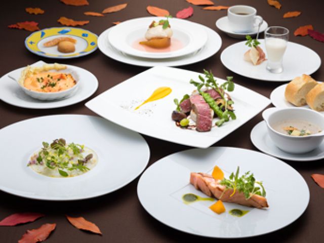 朝はバイキング、夜はフレンチを提供いただきます！