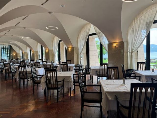 箱根のホテル内、フレンチレストランでのお仕事です！