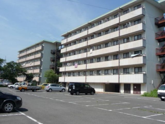 寮は室内にトイレもお風呂もキッチンも付いている1Rのマンションタイプです！。