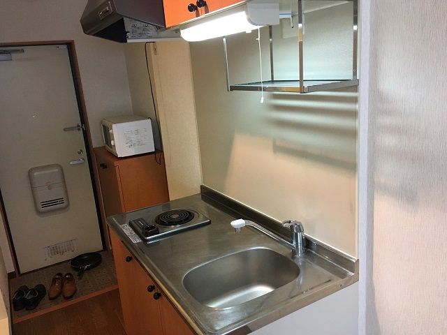寮は1ルームのミニキッチン付！写真には写っていないですがユニットバスも完備の綺麗な寮です！