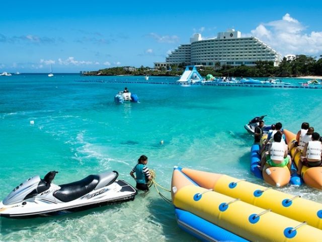 ビーチも目の前！マリンスポーツを存分に楽しめる環境です！