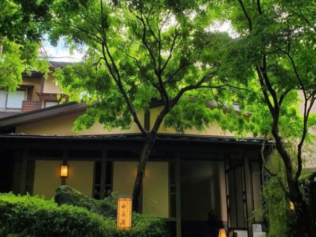 閑静な場所に佇む旅館