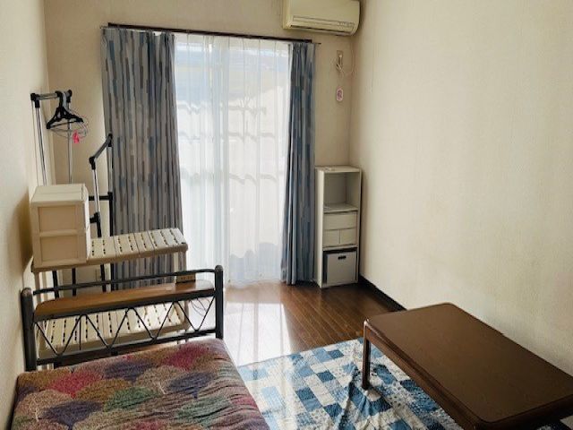 女性寮の写真です。フローリングタイプのきれいなお部屋ですよ！