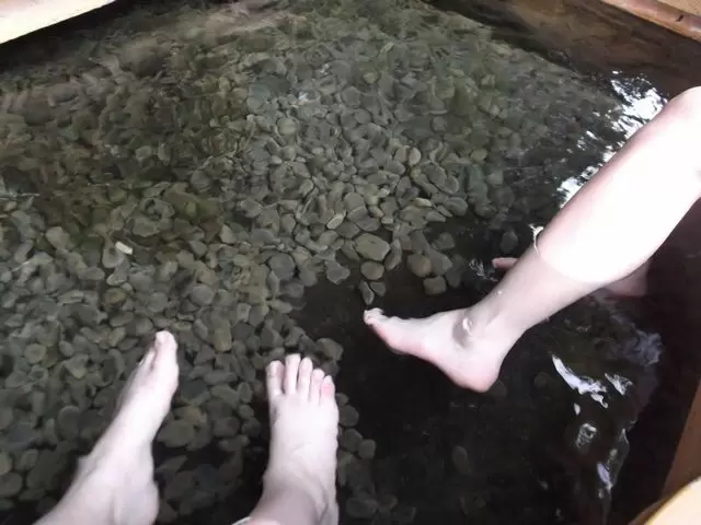 温泉街には「足湯」もありますよ～♪
