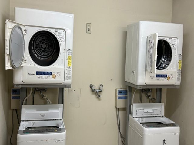 洗濯機・乾燥機が共同利用のところで使えます！
有料なので、現金忘れないでくださいね～☆