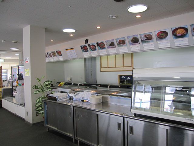 広々としたレストランでのお仕事です。元気よくお客様をお出迎えしましょう！