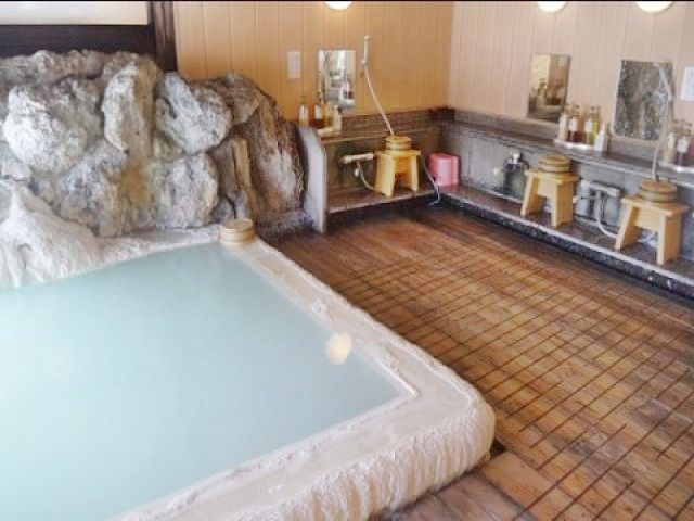 自慢の秘湯を堪能!!すべすべ玉子肌になれる泉質が魅力!!温泉好きな方に大人気♪