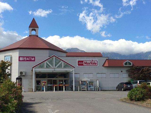 スーパー・コンビニ何でも揃う便利な地域です☆