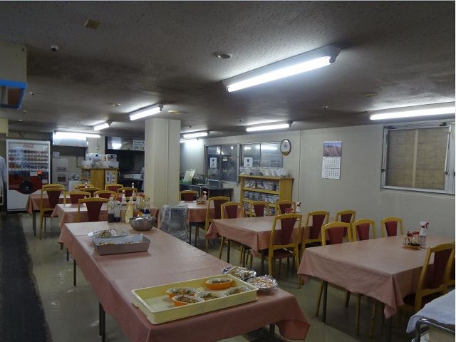 従業員食堂は4種のメニューがあり、毎日好きなメニューが食べられますよ！！
