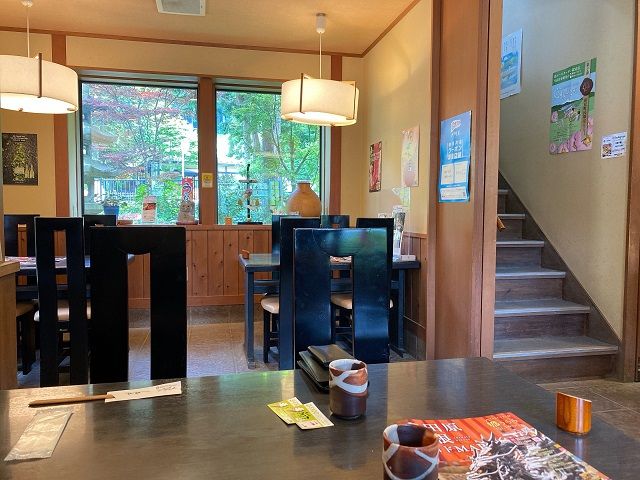 勤務先はこんな感じ。慣れたら2階をお任せするかも！