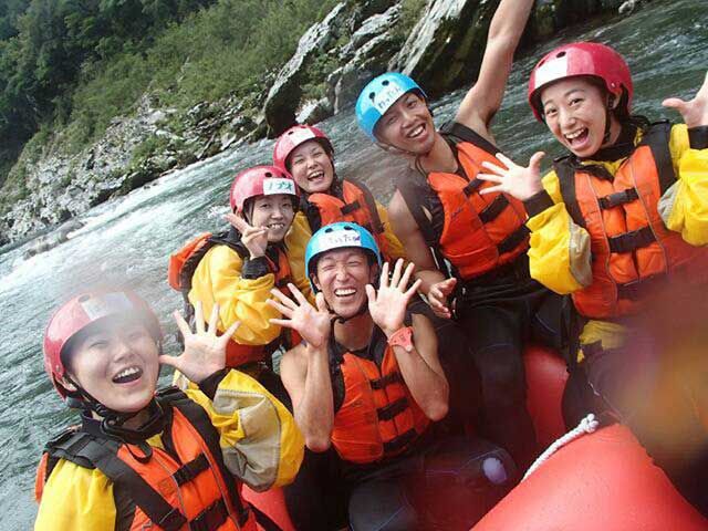 大歩危の川下りはいかがですか？？ラフティングのメッカなので、行った際はぜひ体験して下さい！