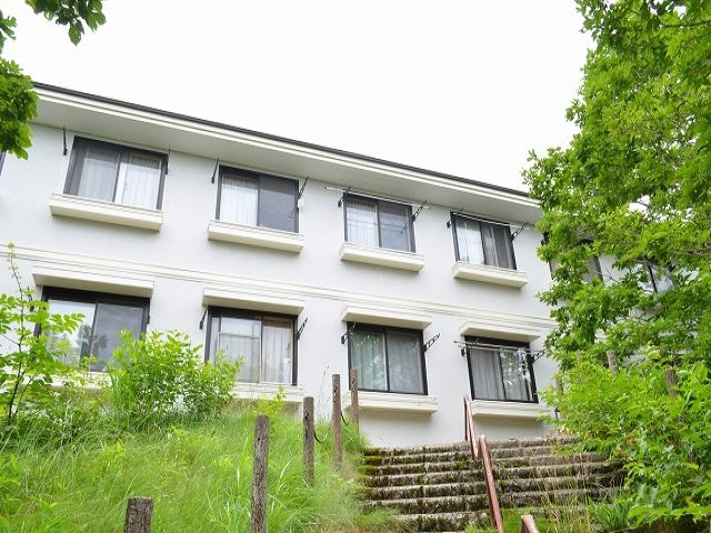 新緑の森に囲まれた寮です！自然いっぱい！
