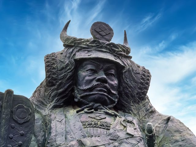 武田信玄像が出迎えてくれます