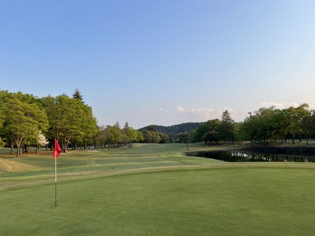 自然に囲まれたゴルフ場でのお仕事！