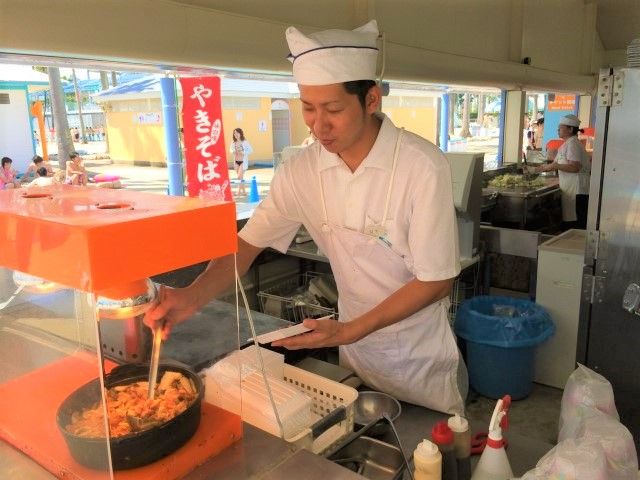 プール内調理に興味ある方は下記番号で問い合わせください【リゾバ番号：71358】