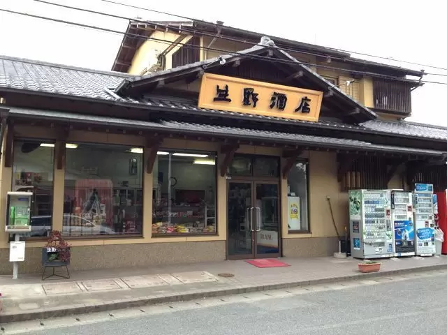 寮周辺にはお店も充実！少し歩けばコンビニや複合型スーパーもあり便利！