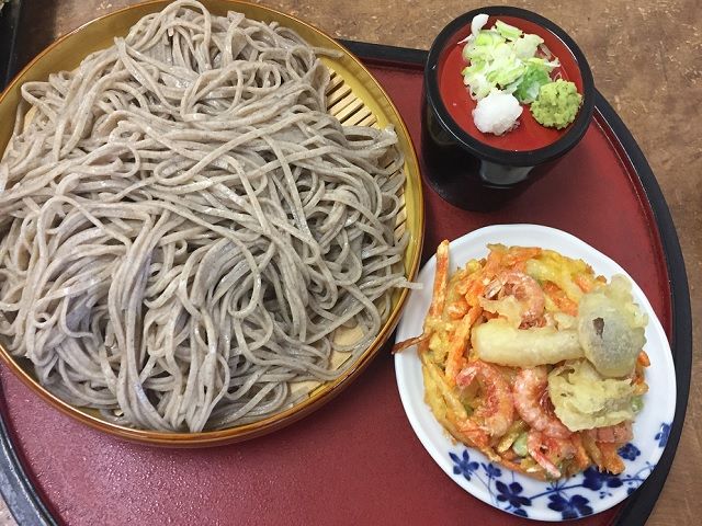 最寄り駅の木曽福島駅はコンビニやスーパー、古い町並み、足湯なども有ります。信州そばも◎