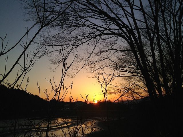 自然が多い場所で静かな時を感じられます！
朝日・夕焼けなど見て癒されて下さい。