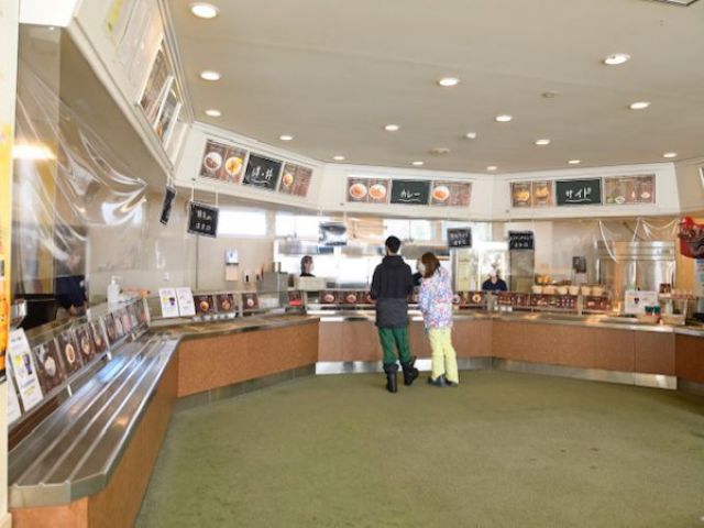 スキー場のお仕事ですが室内ですので寒くないです！