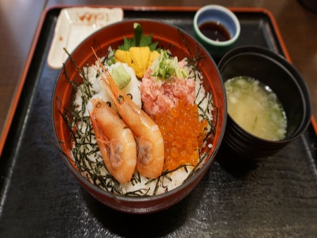 美味しい海鮮丼はいかがですか？